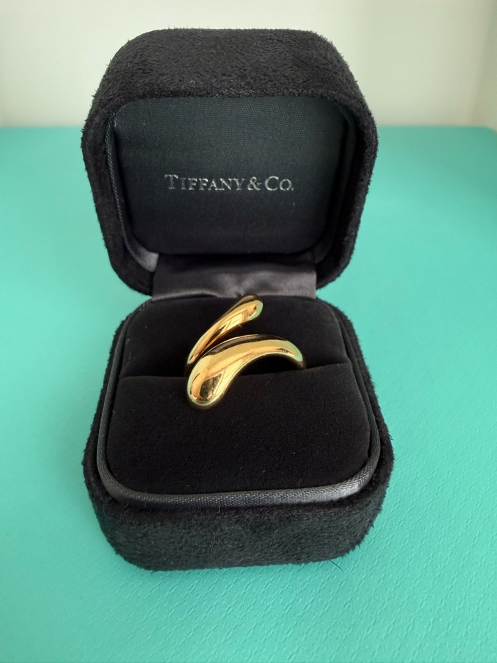 Tiffany & Co. 18k gold Teardrop Ring